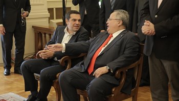 Το “ευχαριστώ” του Αλέξη Τσίπρα στον Νίκο Κοτζιά – ΒΙΝΤΕΟ