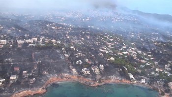 Τι αποκαλύπτει ο αξιωματικός που πέταξε πρώτος με το ελικόπτερο πάνω από τη φωτιά στο Μάτι