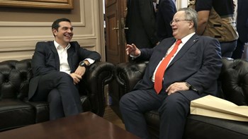 Ο Κοτζιάς χαιρέτησε συγκινημένος τους συνεργάτες του και αποχώρησε από το υπουργείο Εξωτερικών