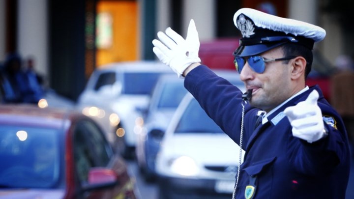 Αδιόρθωτοι οι Έλληνες οδηγοί – 431 κλήσεις σε τρεις μέρες για χρήση κινητού τηλεφώνου