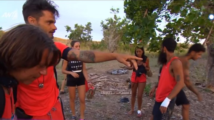 Σοκ για τους παίκτες του Nomads – Βρήκαν έναν βόα στα φαγητά τους – ΒΙΝΤΕΟ