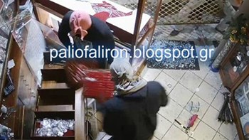 Νέο βίντεο – ντοκουμέντο από τη ληστεία κοσμηματοπωλείου στο Παλαιό Φάληρο