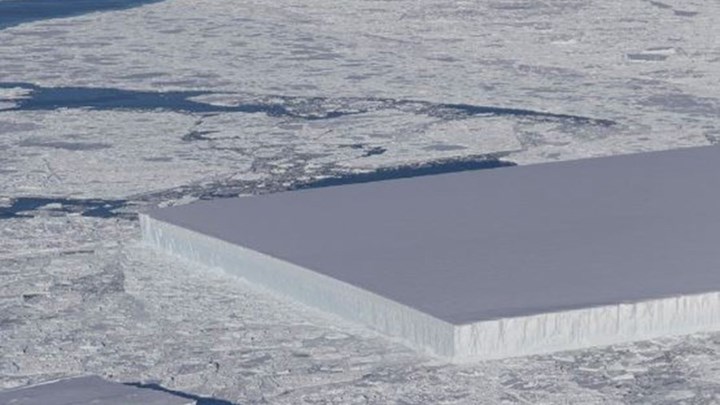 Δείτε το παγόβουνο που μοιάζει με τεράστιο παγάκι – ΦΩΤΟ