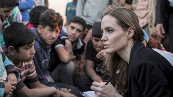 H Αντζελίνα Τζολί σε αποστολή στο Περού για το προσφυγικό