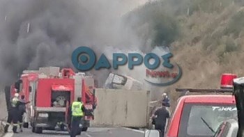 Νταλίκα ανετράπη και τυλίχθηκε στις φλόγες στον αυτοκινητόδρομο Καλαμάτας- Κορίνθου – ΦΩΤΟ