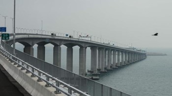 Προκαλεί δέος η μακρύτερη θαλάσσια γέφυρα στον κόσμο – ΦΩΤΟ – ΒΙΝΤΕΟ