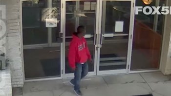 Άνδρας προσπάθησε να εισβάλει στα γραφεία του τηλεοπτικού δικτύου FOX5 και τον πυροβόλησαν – ΒΙΝΤΕΟ