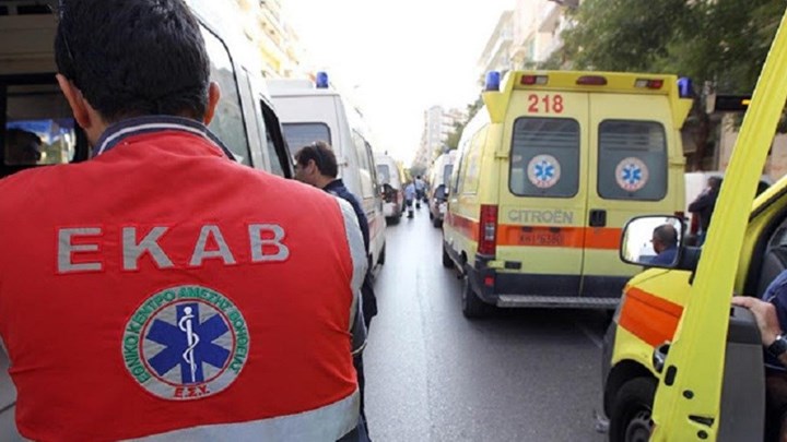 Οι εργαζόμενοι του ΕΚΑΒ εκπέμπουν SOS: Οι μετατάξεις των διασωστών θέτουν σε κίνδυνο τη ζωή των πολιτών