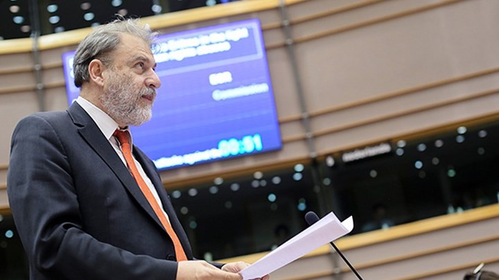 Ο Νότης Μαριάς στο Ευρωκοινοβούλιο: Κάτω τα χέρια από τις συντάξεις – ΒΙΝΤΕΟ