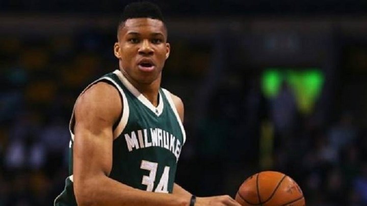 Δεν σταματά πουθενά ο Γιάννης – “Πάτησε” και τους Σίξερς – ΒΙΝΤΕΟ