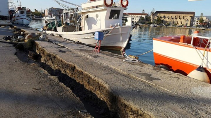 Οι πρώτες φωτογραφίες από το λιμάνι της Ζακύνθου μετά τον ισχυρό σεισμό