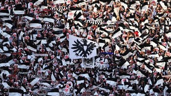 Το «έργο τέχνης» των οπαδών της Άιντραχτ – ΒΙΝΤΕΟ