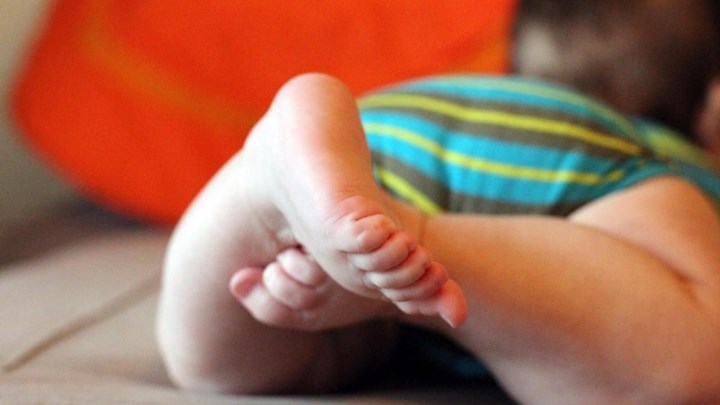 Σοκ: Βρέφος 10 μηνών κατάπιε κάνναβη και έπεσε σε κώμα