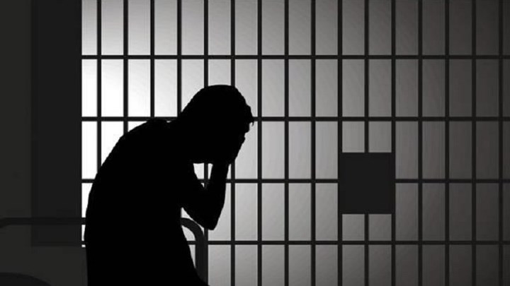 Τον κράτησαν στη φυλακή για εννέα μήνες πριν εξετάσουν το αίτημά του για άσυλο