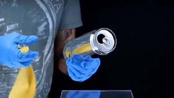 Μεταμορφώνει τα κουτάκια αλουμινίου… σε έργα τέχνης – ΒΙΝΤΕΟ