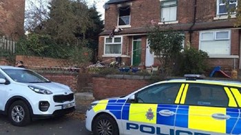 Εξάχρονος βρήκε τραγικό θάνατο στο φλεγόμενο σπίτι του – Βοήθεια καιγόμαστε φώναζε η μητέρα του