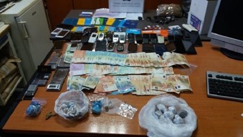 Εξαρθρώθηκε σπείρα που διακινούσε ναρκωτικά σε Αχαΐα, Αιτωλοακαρνανία και Άρτα