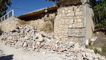 Εκκενώθηκαν σπίτια που κινδυνεύουν από πτώση βράχου στη Ζάκυνθο