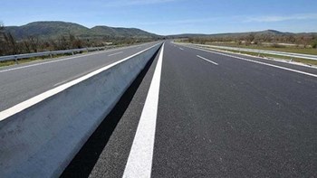 Τα σημεία ”καρμανιόλες” των ελληνικών δρόμων – 7.000 παγίδες στο οδικό δίκτυο – ΦΩΤΟ