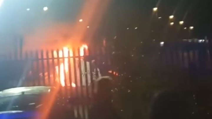 Τα πρώτα δευτερόλεπτα μετά την πτώση του ελικοπτέρου του ιδιοκτήτη της Λέστερ – ΒΙΝΤΕΟ