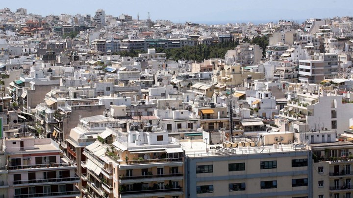 Reuters: Τρεις φορές την εβδομάδα φθάνουν στην Αθήνα εκατοντάδες Κινέζοι για να αγοράσουν ακίνητα