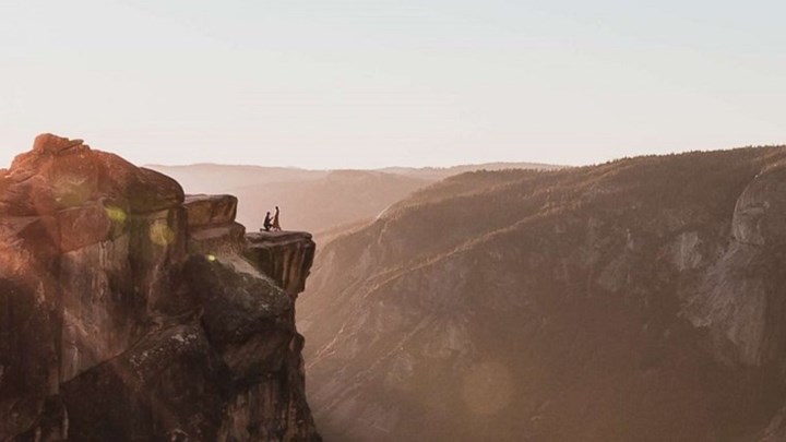 Εντυπωσιακή ανατροπή: Ζωντανό το ζευγάρι που έπεσε από τον γκρεμό μετά την πρόταση γάμου – ΦΩΤΟ – ΒΙΝΤΕΟ