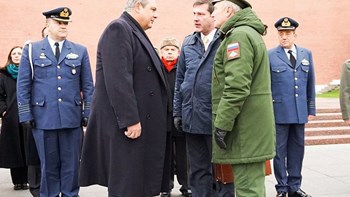 Ρώσος υπουργός Άμυνας στον Καμμένο: Ανησυχούμε για την έντονη επίδραση των ΗΠΑ στην Ελλάδα