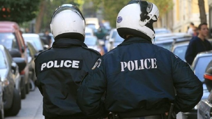 Προφυλακιστέοι οι δύο αστυνομικοί-διακινητές – Οι κωδικές ονομασίες και τα πολυτελή αυτοκίνητα