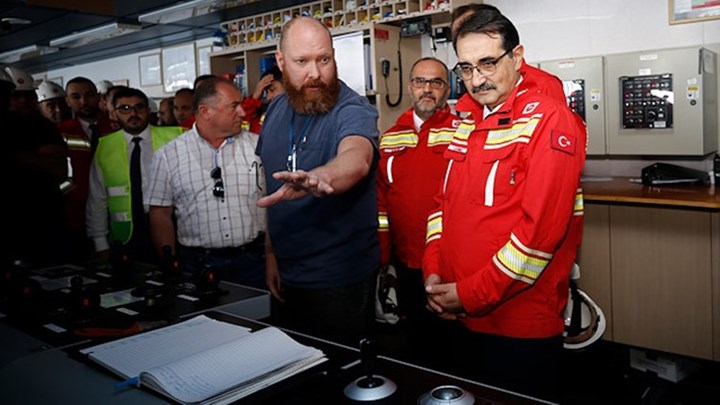 Τούρκος υπουργός Ενέργειας: Ξεκινά τη γεώτρηση ο “Πορθητής” – Εάν μας ενοχλήσουν θα επέμβει το ναυτικό μας