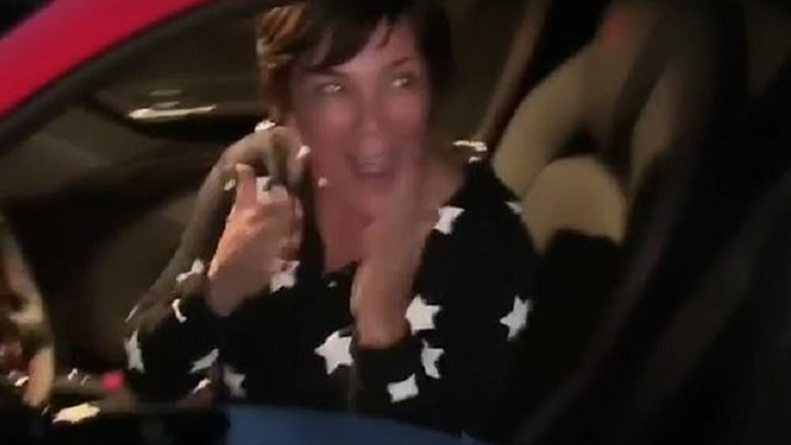 Το εξωφρενικό δώρο της Κάιλι Τζένερ στη μαμά της για τα 63 της γενέθλια – ΒΙΝΤΕΟ