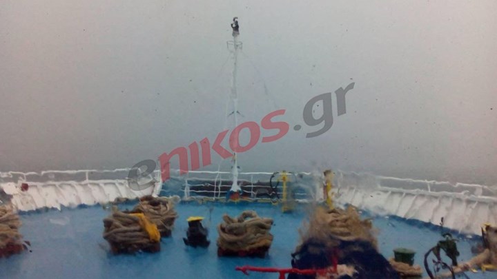 Σφοδρή κακοκαιρία στην Κέρκυρα – “Εξαφανίστηκε” το λιμάνι – ΦΩΤΟ – ΒΙΝΤΕΟ αναγνώστη