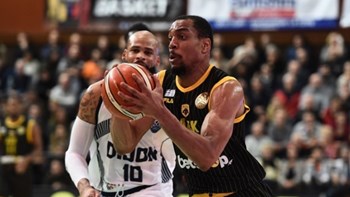 «Απέδρασε» από την Γαλλία με… απίθανο Χάντερ η ΑΕΚ – Νίκησε με 80-90 την Ντιζόν