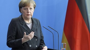 Η Μέρκελ θεωρεί ότι η αποχώρησή της από την ηγεσία του CDU δεν την αποδυναμώνει στη διεθνή σκηνή