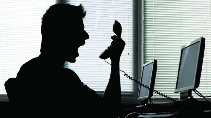 “Κόκκινη κάρτα” σε δικηγόρους – κυνηγούς οφειλετών – Οι δύο προτάσεις για τη λειτουργία των εισπρακτικών εταιρειών