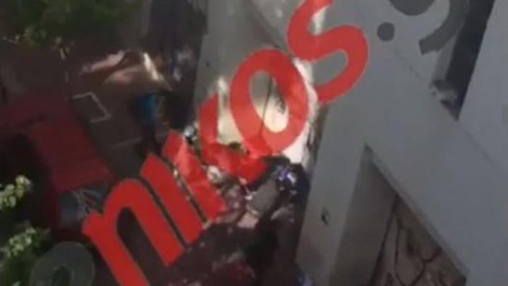 Εικόνες-σοκ: Κάνουν χρήση ναρκωτικών στο πάρκινγκ του Οικονομικού Πανεπιστημίου Αθηνών- ΒΙΝΤΕΟ αναγνώστη