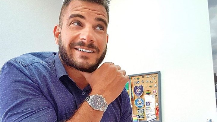 Υπαστυνόμος Μιχάλης Λώλης: Θα φιλιέμαι με όποιον θέλω και όπου θέλω – ΦΩΤΟ