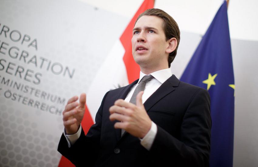 Πυρ ομαδόν κατά του Αυστριακού καγκελάριου για τους ισχυρισμούς περί συνεργασίας διασωστών και διακινητών