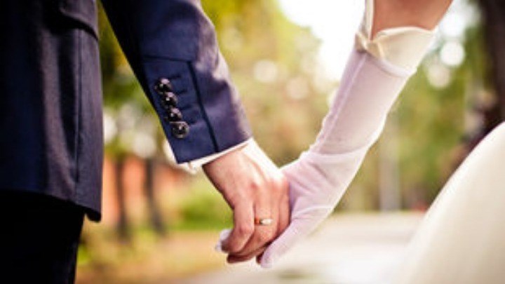 Νέες αποκαλύψεις για τον γάμο “μαϊμού” στη Χαλκίδα – Τέσσερις ταυτότητες είχε ο παντρεμένος γιατρός