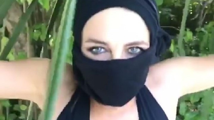 Βγήκε ο… Νίντζα μέσα από τη σέξι Ελίζαμπεθ Χάρλεϊ – ΦΩΤΟ -ΒΙΝΤΕΟ