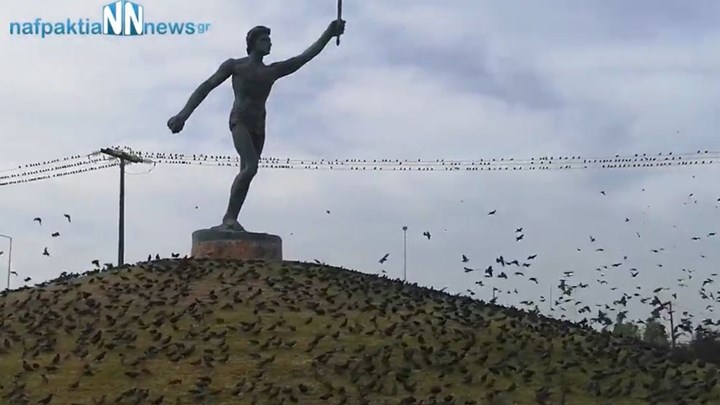 Ιπτάμενοι επισκέπτες στον λαμπαδηδρόμο του Αντιρρίου – ΒΙΝΤΕΟ