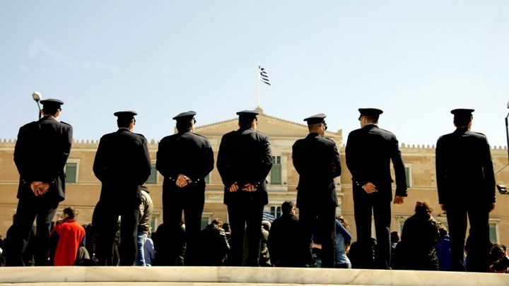 Έρχεται το νομοσχέδιο για τα αναδρομικά των ενστόλων – Από 1.400- 20.000 ευρώ τα ποσά που θα εισπράξουν