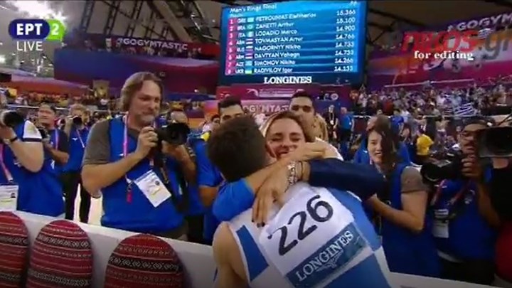 Οι πανηγυρισμοί του υπεραθλητή Πετρούνια και η αγκαλιά με τη Βασιλική Μιλλούση – ΒΙΝΤΕΟ