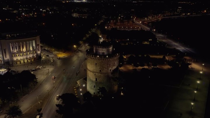 Μια μαγική νυχτερινή βόλτα στη Θεσσαλονίκη με… drone – Εντυπωσιακό βίντεο