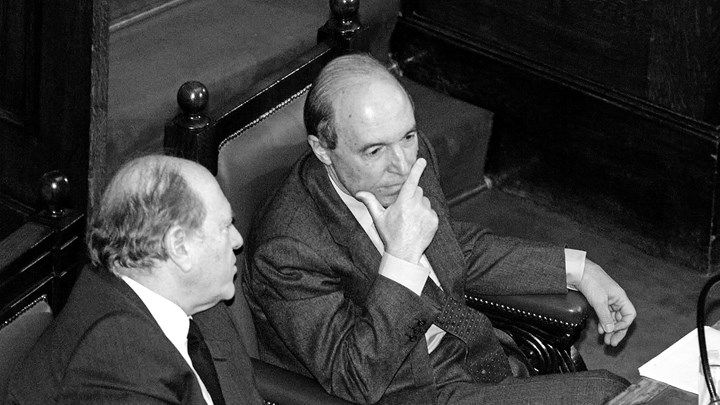 Η άγνωστη επιστολή του Γεράσιμου Αρσένη που “καίει” τον Κώστα Σημίτη – Το δριμύ κατηγορώ κατά του πρώην πρωθυπουργού