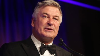 Ο Άλεκ Μπάλντουιν μιλά για τη σύλληψή του και διαψεύδει τον ξυλοδαρμό -ΦΩΤΟ