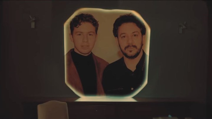 Αντώνης και Γιάννης Βαρδής μαζί σε τραγούδι 4 χρόνια μετά την απώλεια του αγαπημένου συνθέτη