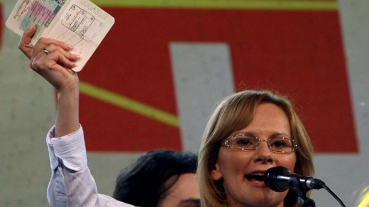 Προκαλεί η υπουργός Άμυνας των Σκοπίων – Ζητά να απαγορευθεί το “Μακεδονία Ξακουστή” – ΒΙΝΤΕΟ