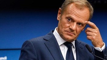 Eπί επτά ώρες κατέθετε σε Εξεταστική Επιτροπή της πολωνικής Βουλής ο Τουσκ