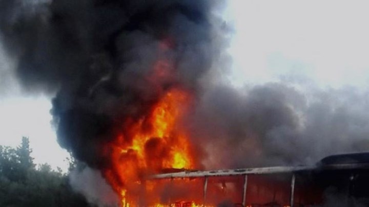 Εικόνες-σοκ από το λεωφορείο του ΚΤΕΛ που κάηκε ολοσχερώς στη Λευκάδα – ΦΩΤΟ- ΒΙΝΤΕΟ