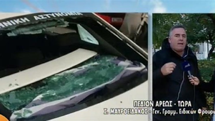 Γ.Γ. Ειδικών Φρουρών: Έσπαγαν το περιπολικό με βαριοπούλα κι ο αστυνομικός ήταν μέσα – ΒΙΝΤΕΟ